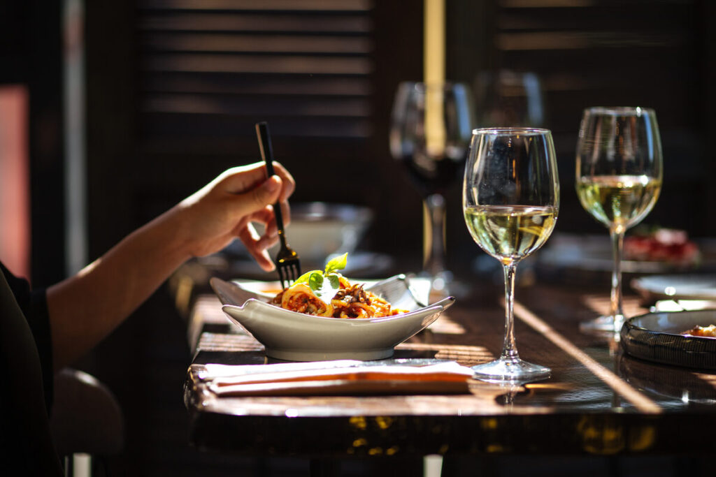 A Food Lover’s Guide to the Best Eats in Running Y Ranch: Dining Gems Near Klamath Falls